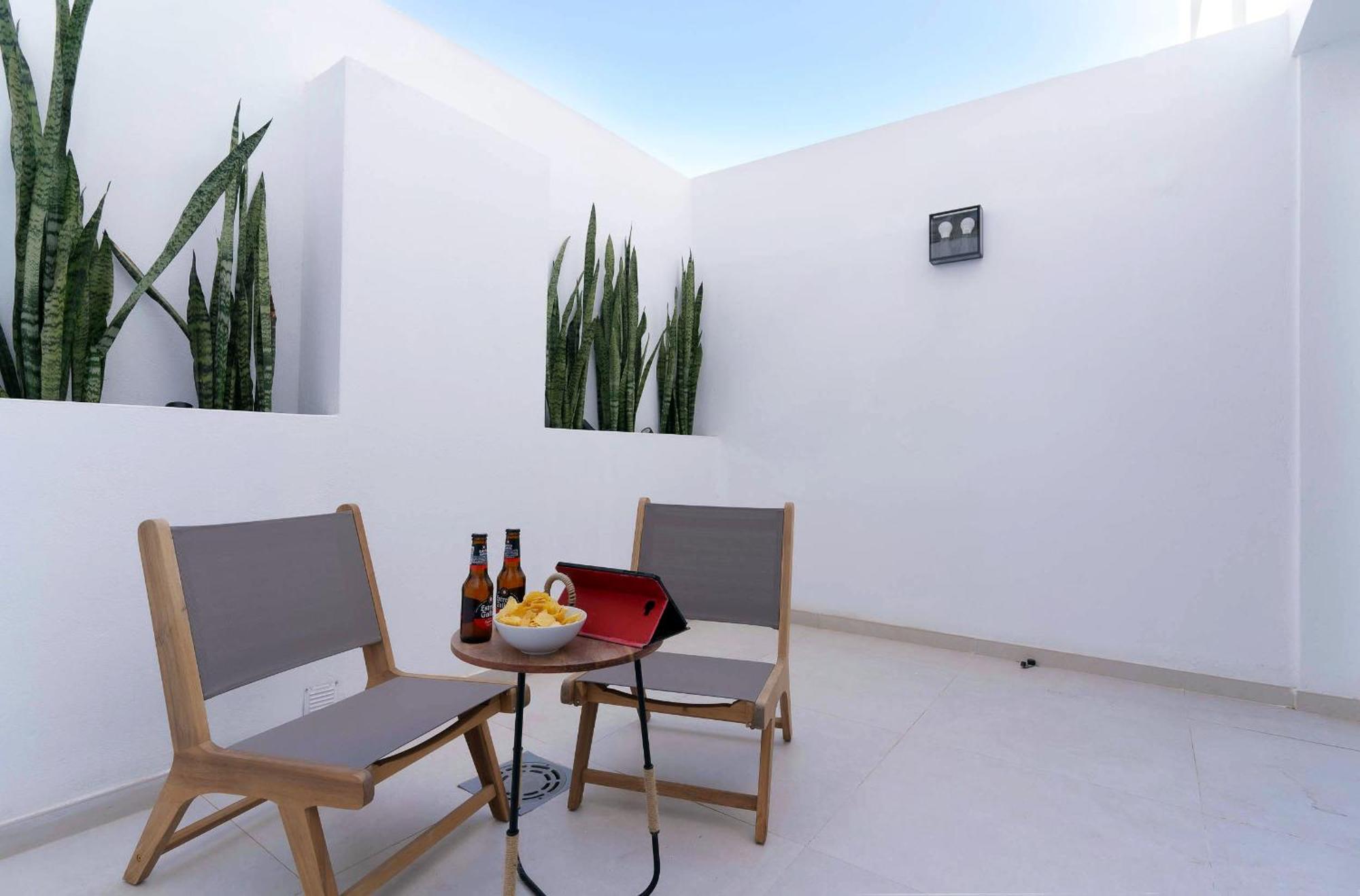 Blue Marina Suites - Boutique Apartments Arrecife  Buitenkant foto